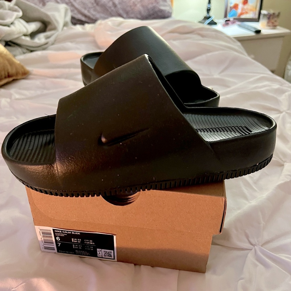 Big boys NIKE Calm slides. Brand new in box! Size Big boys 6